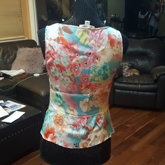 Top - Picture 3 of 3